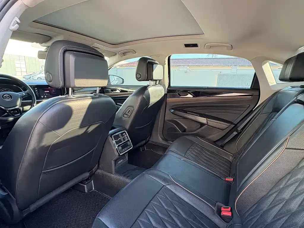 Volkswagen Passat New Energy — фото 4