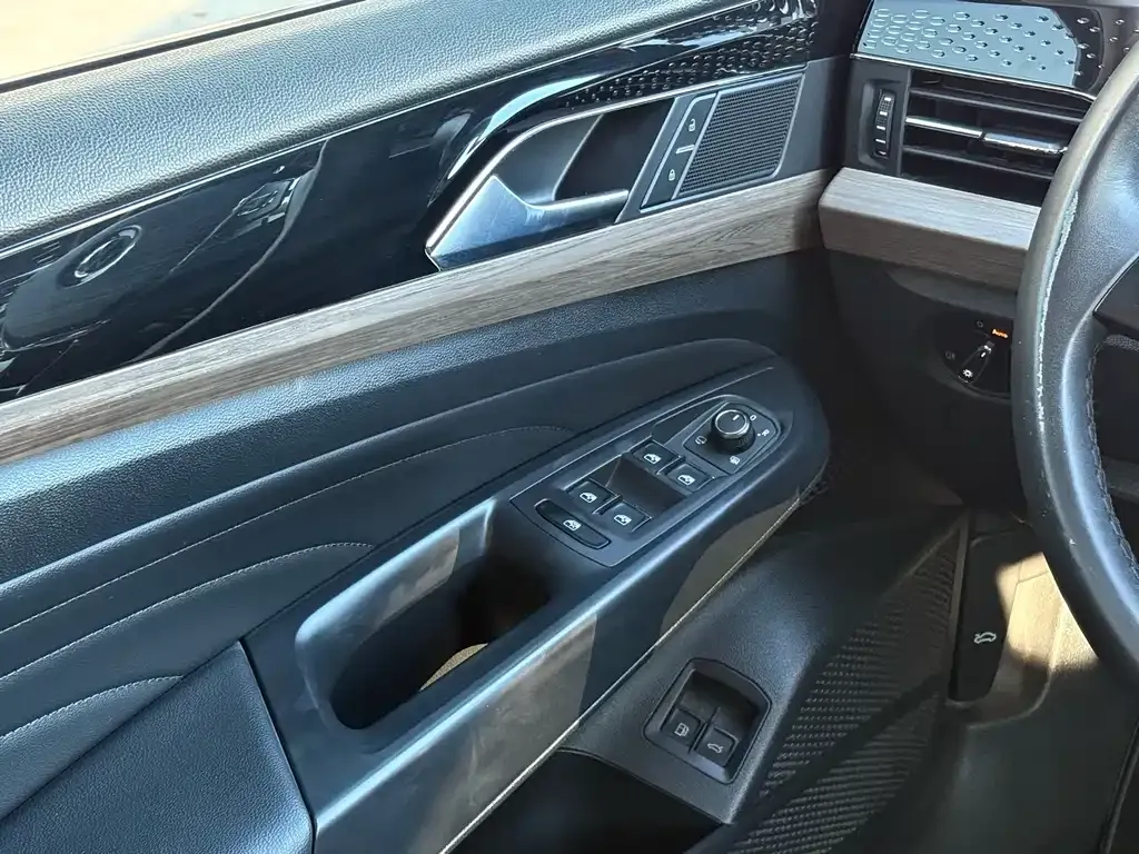 Volkswagen Passat New Energy — фото 5