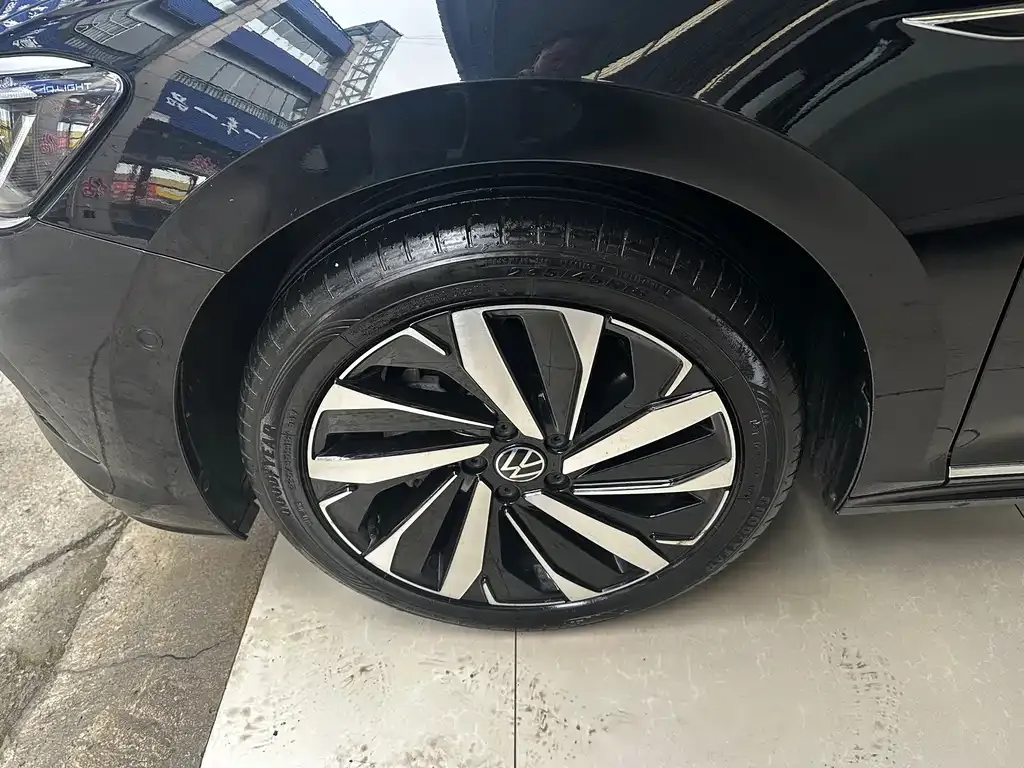 Volkswagen Passat 2023 из CN, фото 4