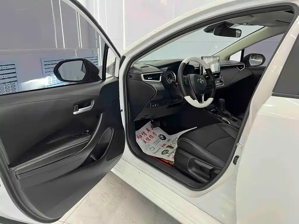 Toyota Corolla 2023 из CN, фото 2