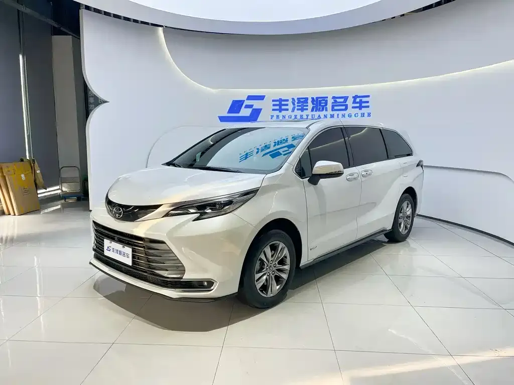 Toyota Sienna 2025 из CN, фото 1