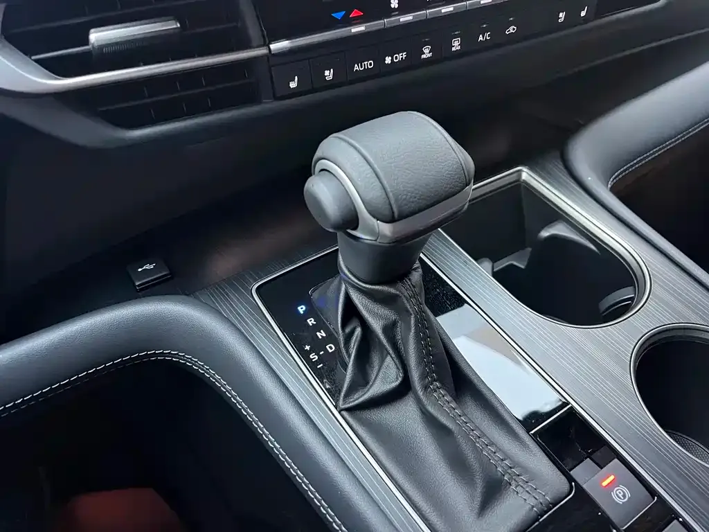 Toyota Sienna 2025 из CN, фото 9