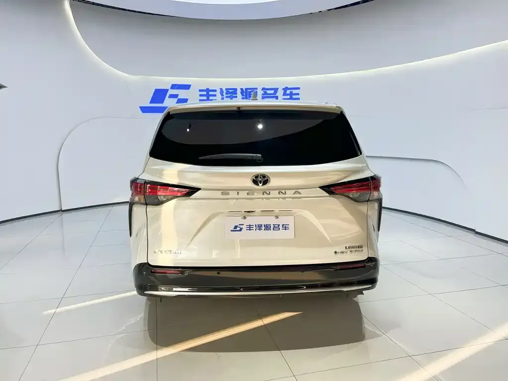 Toyota Sienna 2025 из CN, фото 3