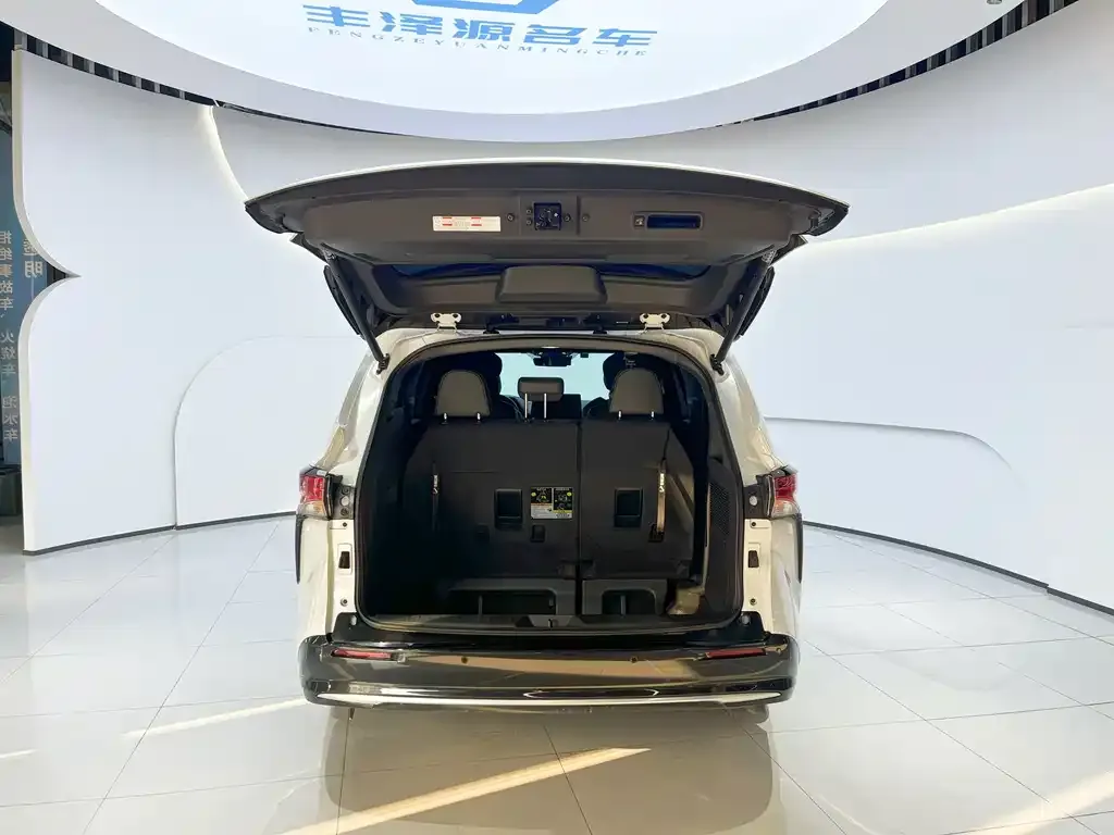 Toyota Sienna 2025 из CN, фото 7