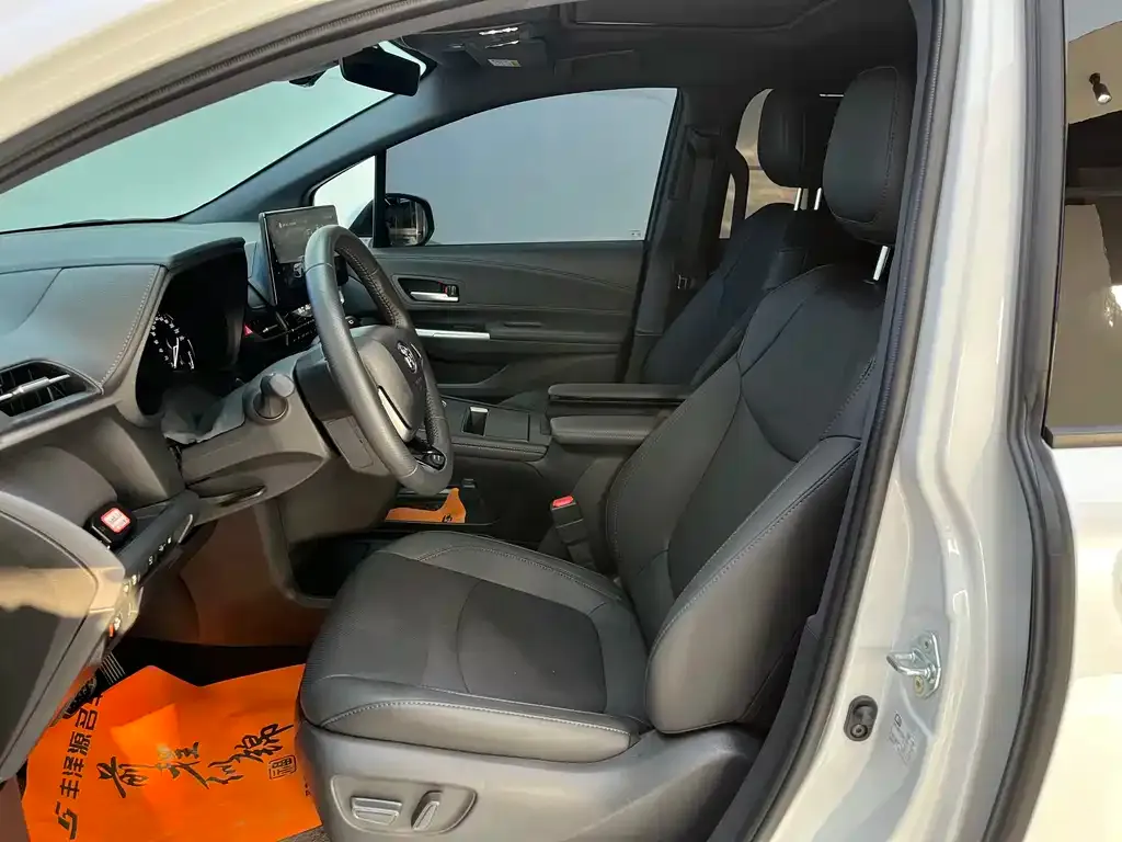 Toyota Sienna 2025 из CN, фото 10