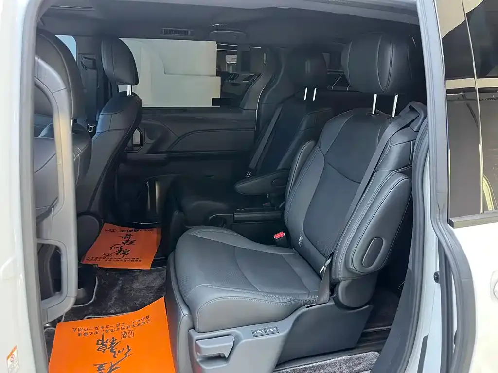 Toyota Sienna 2025 из CN, фото 5
