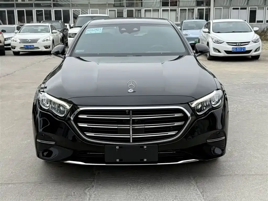 Mercedes-Benz E-Class — фото 1