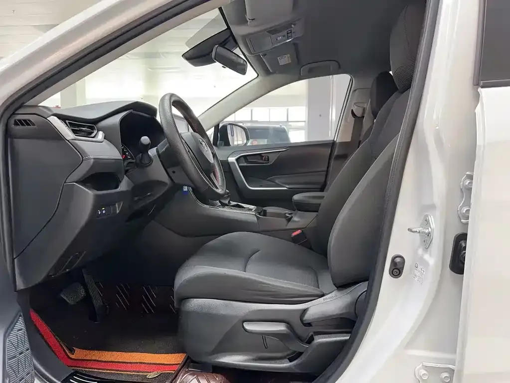 Toyota RAV4 2023 из CN, фото 10
