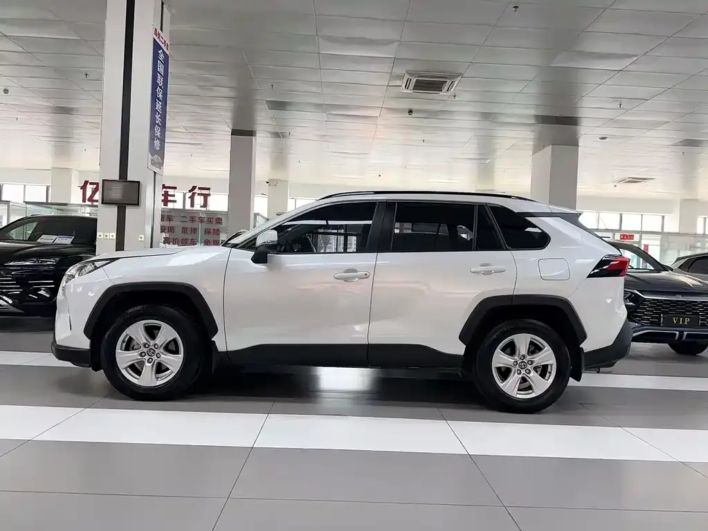 Toyota RAV4 2023 из CN, фото 9