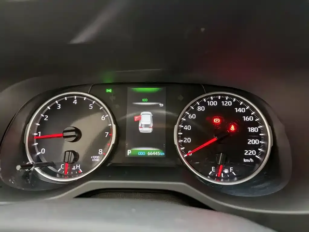 Toyota RAV4 2023 из CN, фото 2