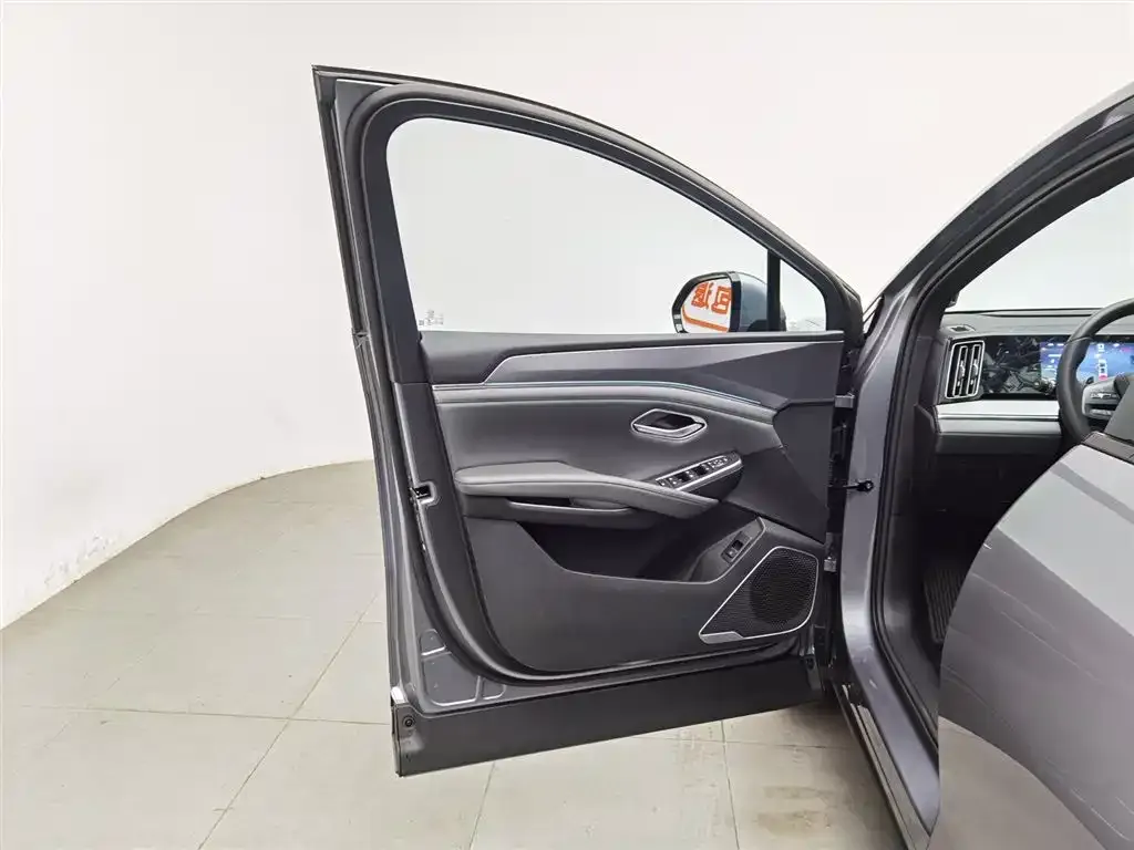 BYD L DM-i — фото 7