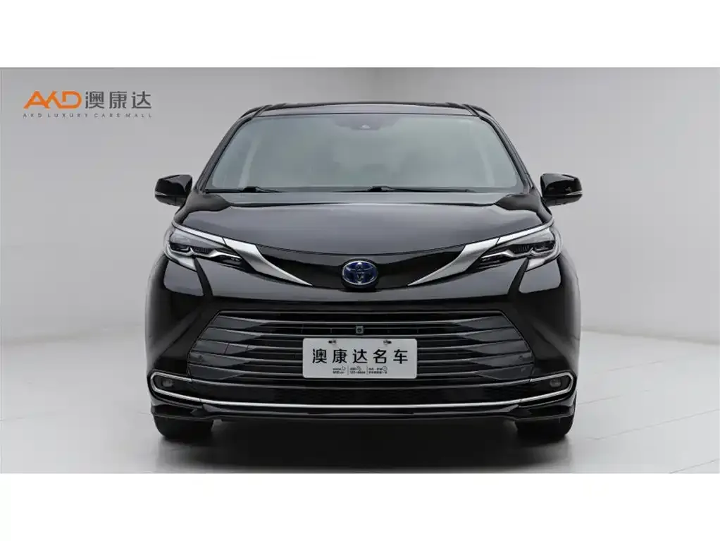 Toyota Sienna 2023 из CN, фото 2