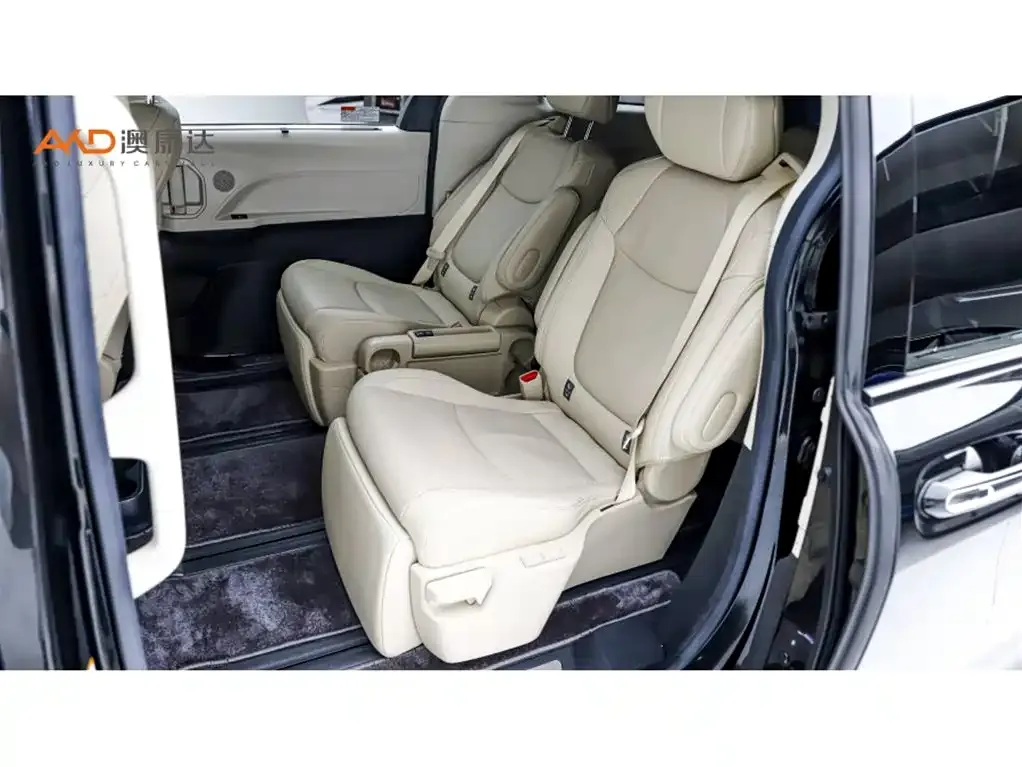 Toyota Sienna 2023 из CN, фото 7