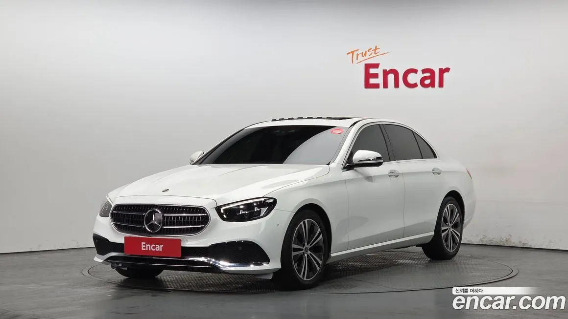 Mercedes-Benz E-Class — фото 1