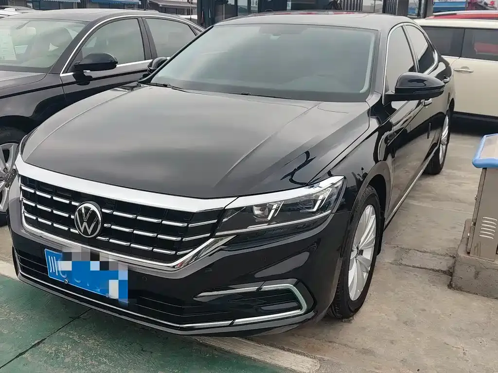 Volkswagen Passat — фото 1