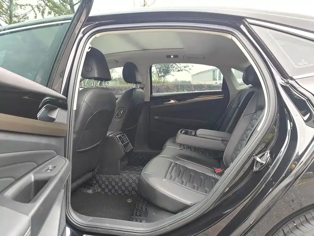 Volkswagen Passat — фото 7