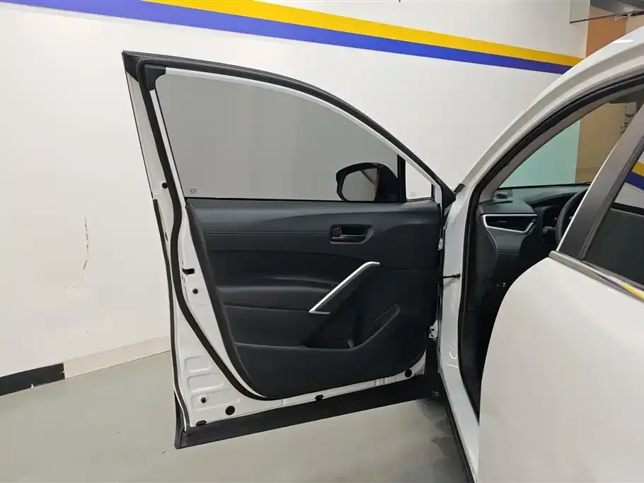 Toyota Corolla Cross 2024 из CN, фото 7
