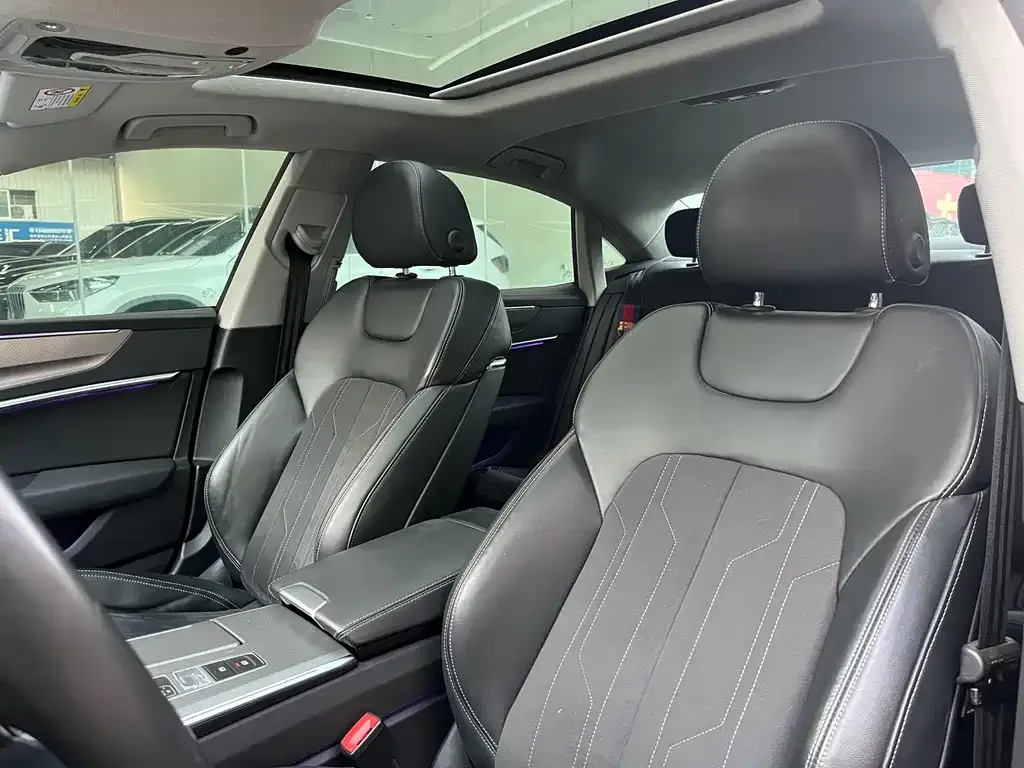 Audi A7L 2023 из CN, фото 2