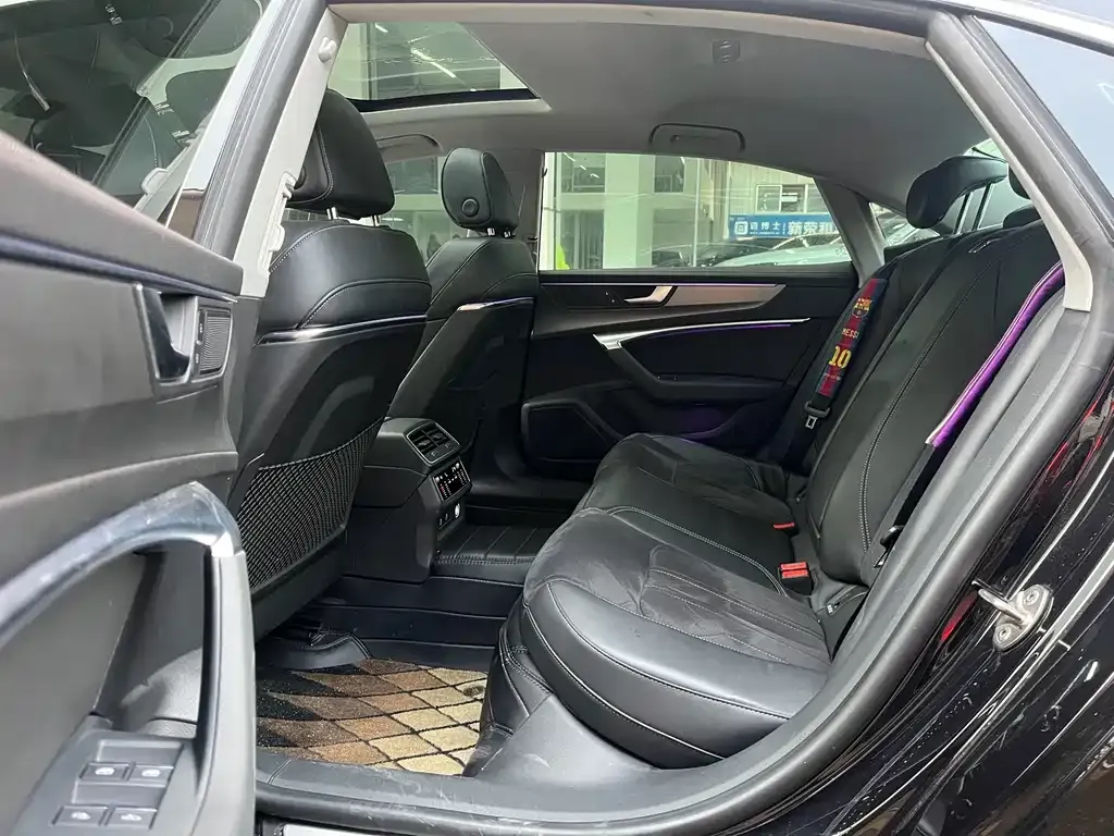 Audi A7L 2023 из CN, фото 3