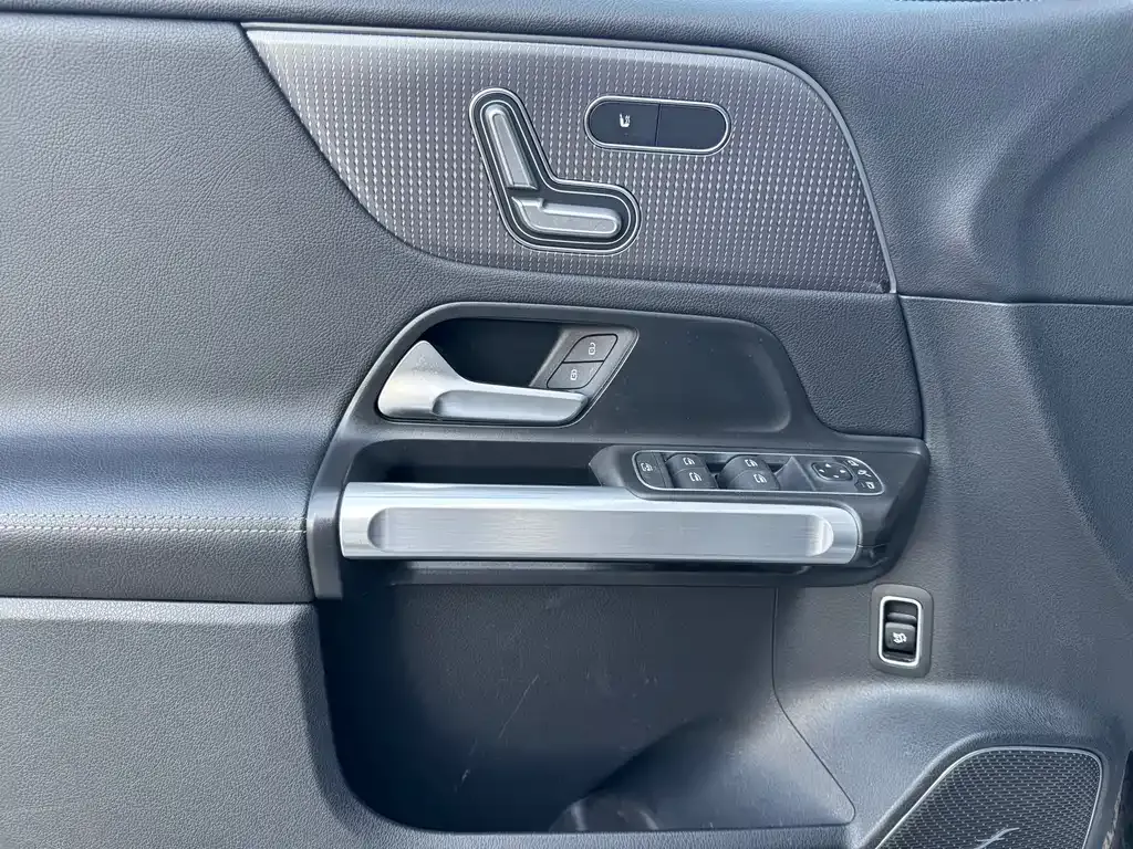 Mercedes-Benz EQB 2022 из CN, фото 10