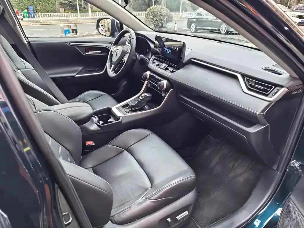Toyota Wildlander 2023 из CN, фото 3