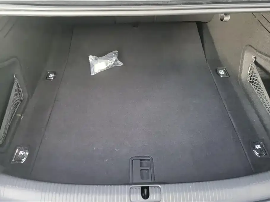 Audi A4L 2024 из CN, фото 7