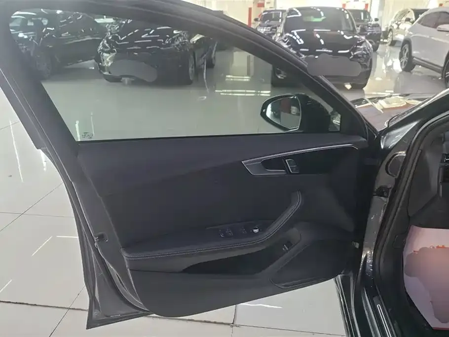 Audi A4L 2024 из CN, фото 3