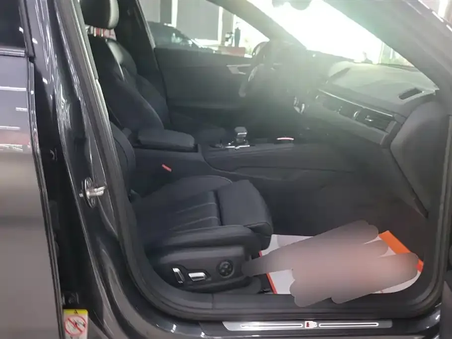 Audi A4L 2024 из CN, фото 2