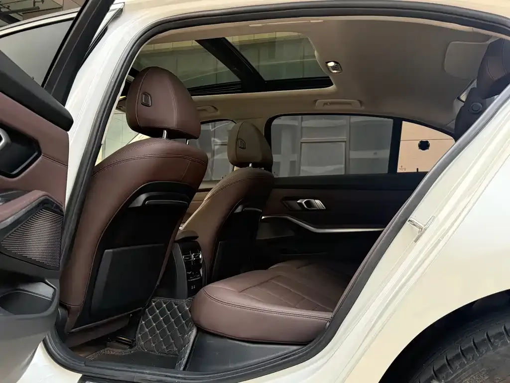 BMW 3 Series 2021 из CN, фото 8
