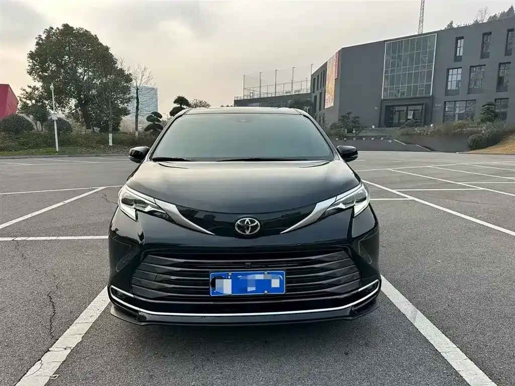 Toyota Sienna 2024 из CN, фото 1