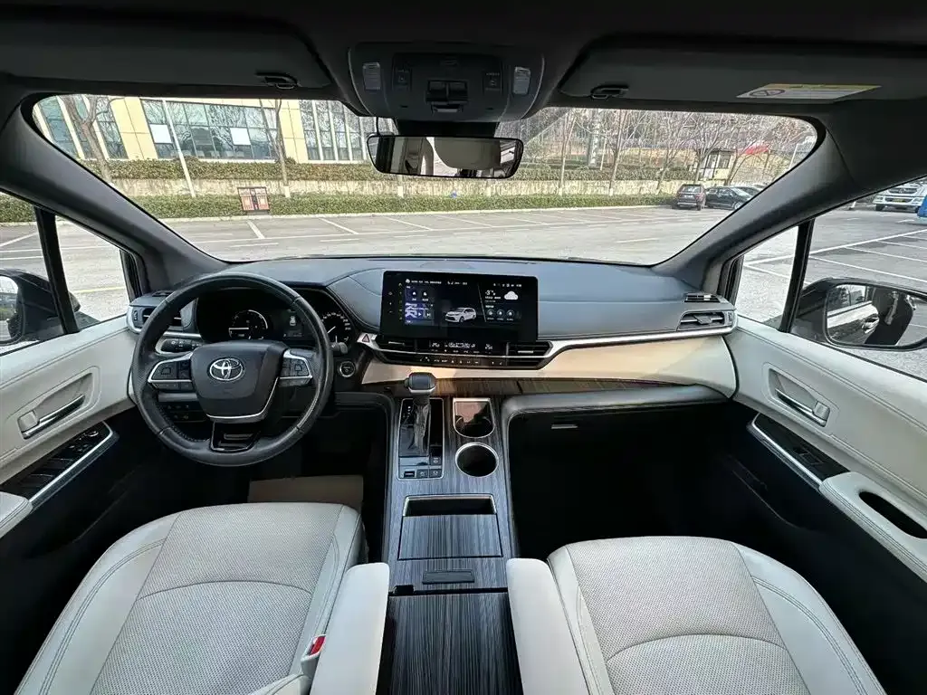 Toyota Sienna 2024 из CN, фото 3