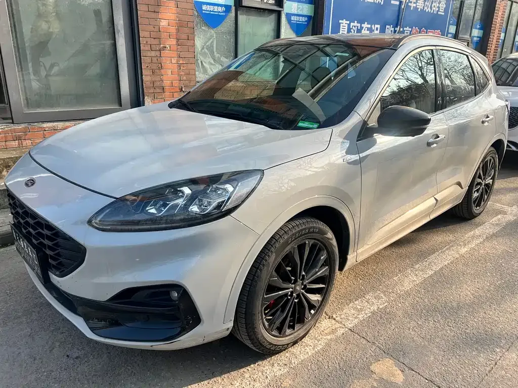 Ford Escape 2023 из CN, фото 1