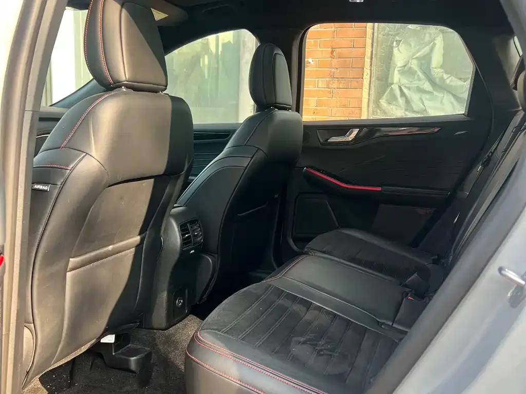 Ford Escape 2023 из CN, фото 2