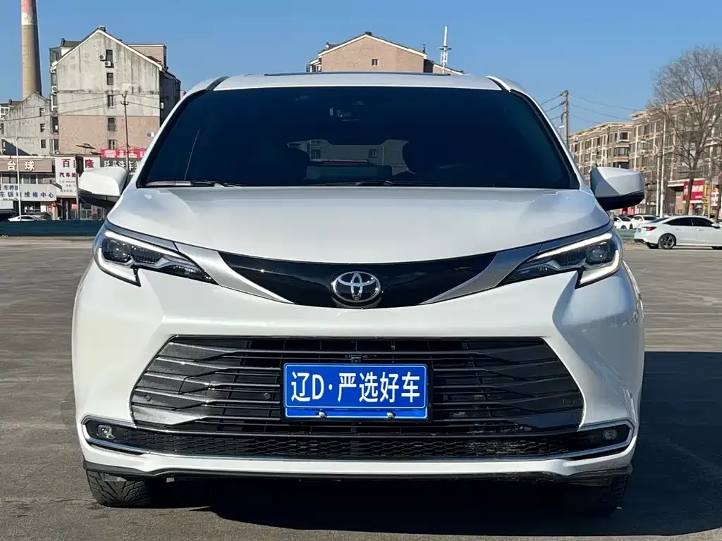 Toyota Sienna — фото 2