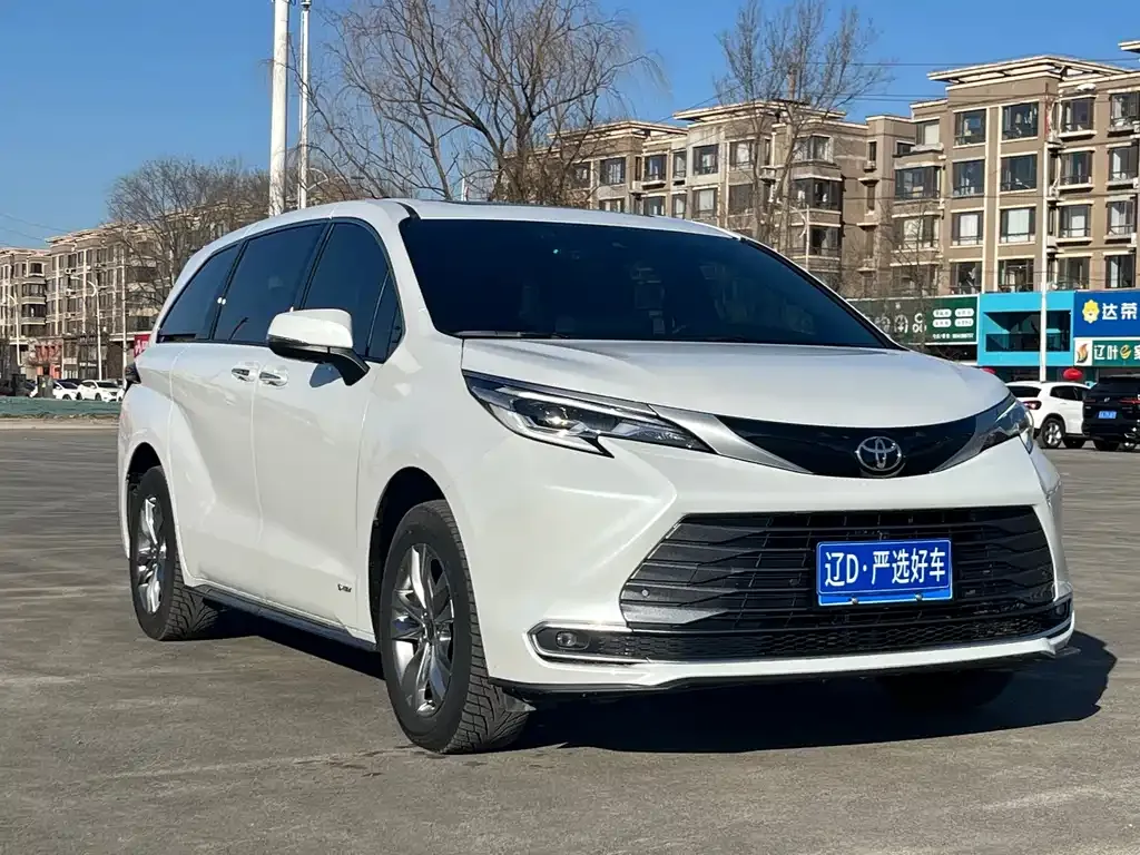 Toyota Sienna — фото 3