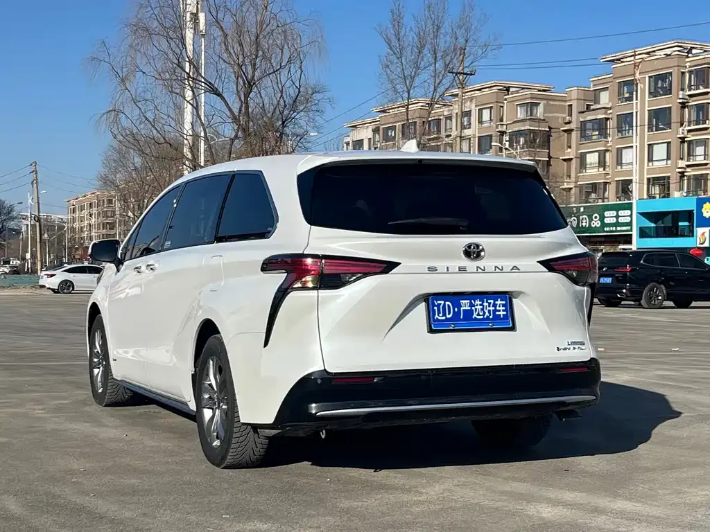 Toyota Sienna — фото 4