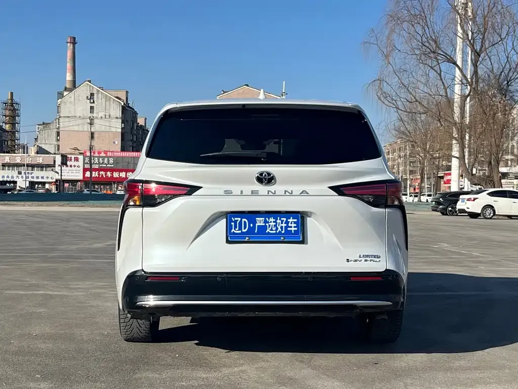 Toyota Sienna — фото 5