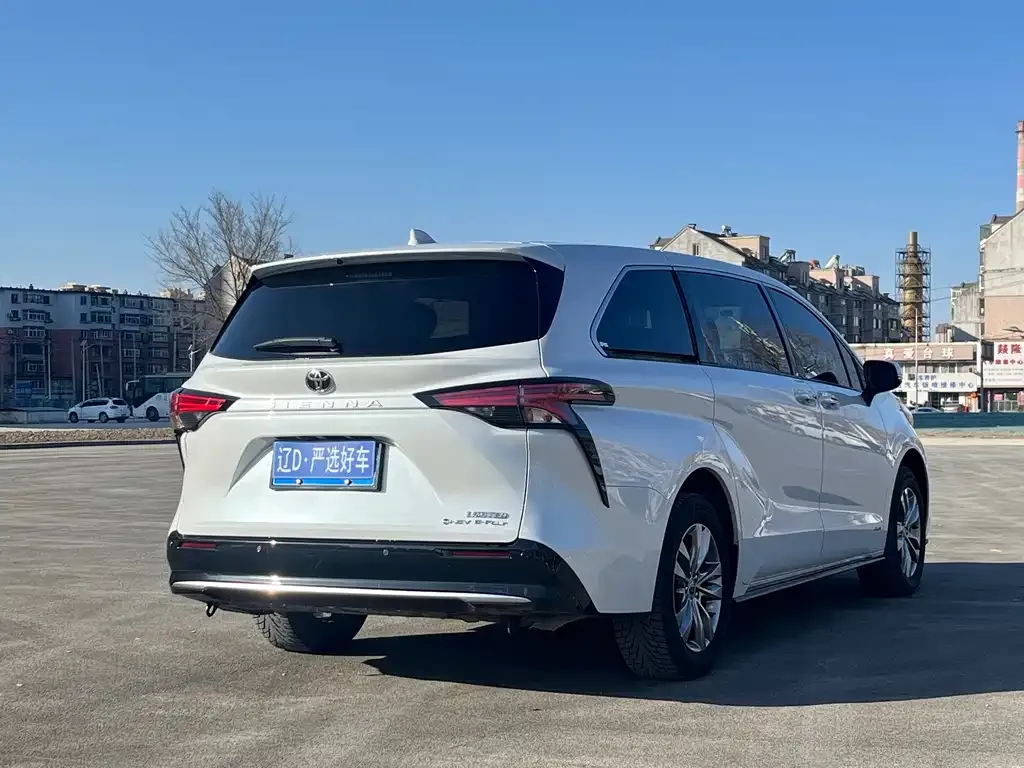 Toyota Sienna — фото 6