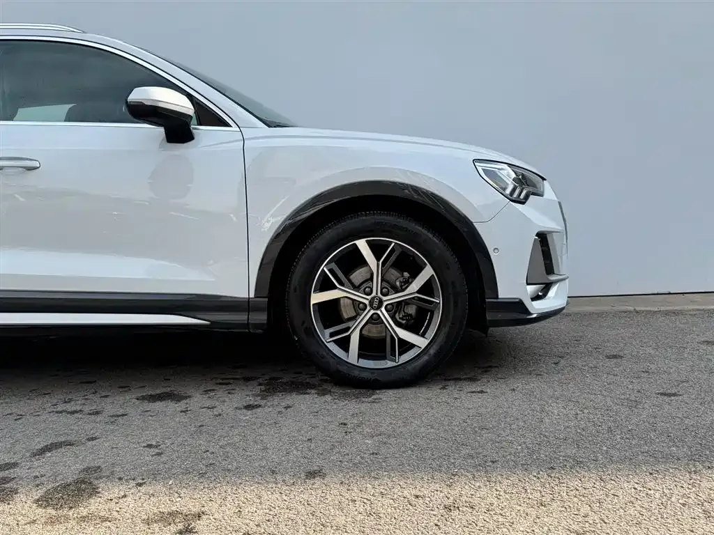 Audi Q3 — фото 8