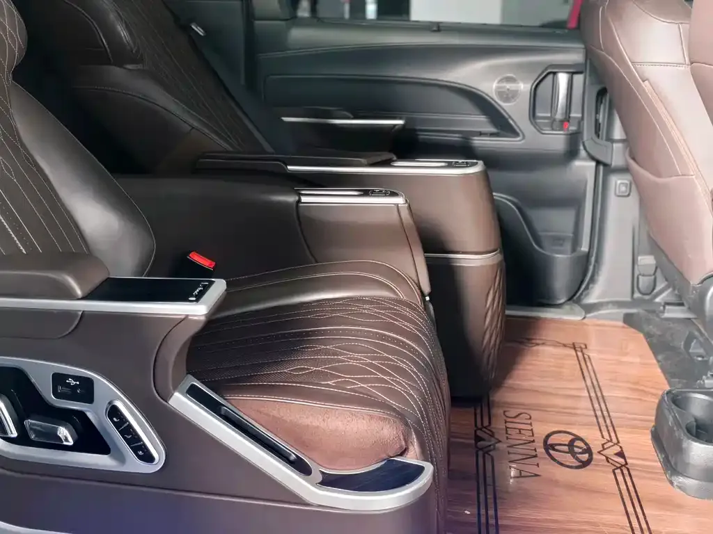 Toyota Sienna 2022 из CN, фото 6