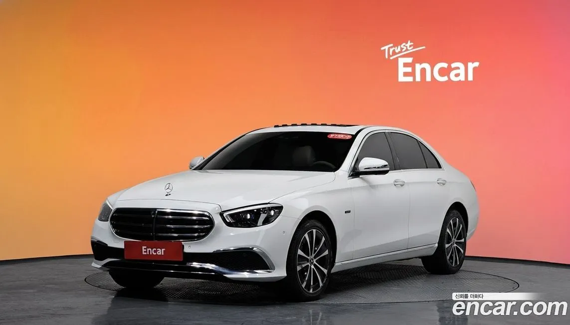 Mercedes-Benz E-Class — фото 1