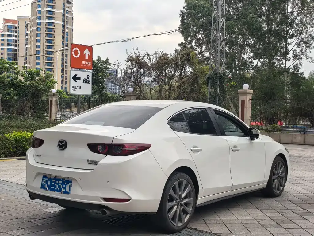 Mazda 3 Axela — фото 4