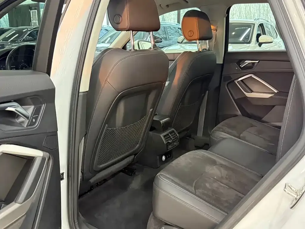 Audi Q3 2021 из CN, фото 2