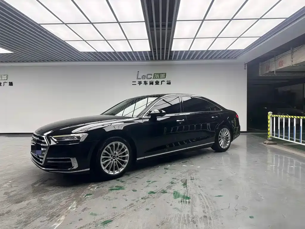 Audi A8 2021 из CN, фото 2