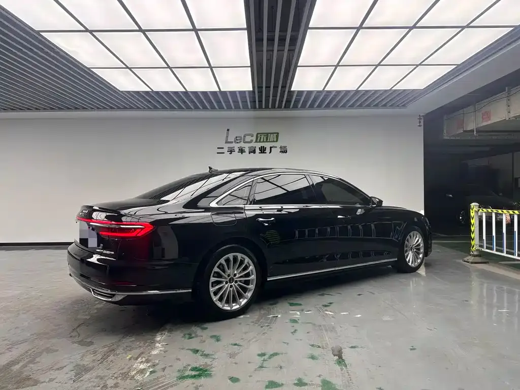 Audi A8 2021 из CN, фото 6