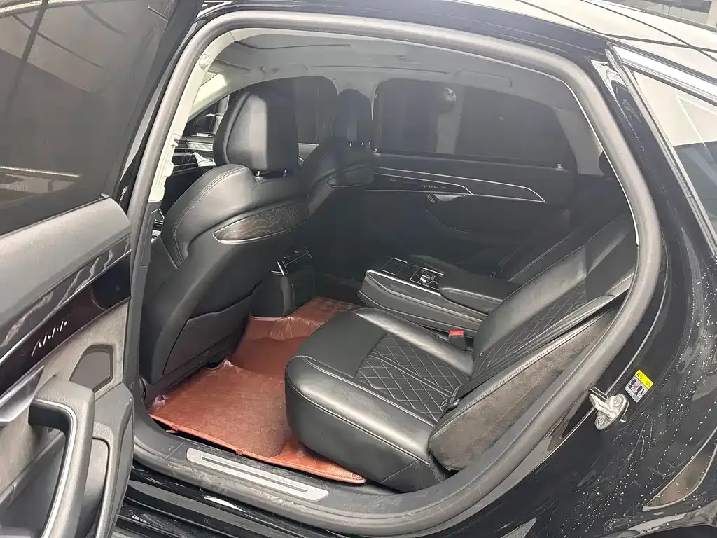 Audi A8 2021 из CN, фото 8