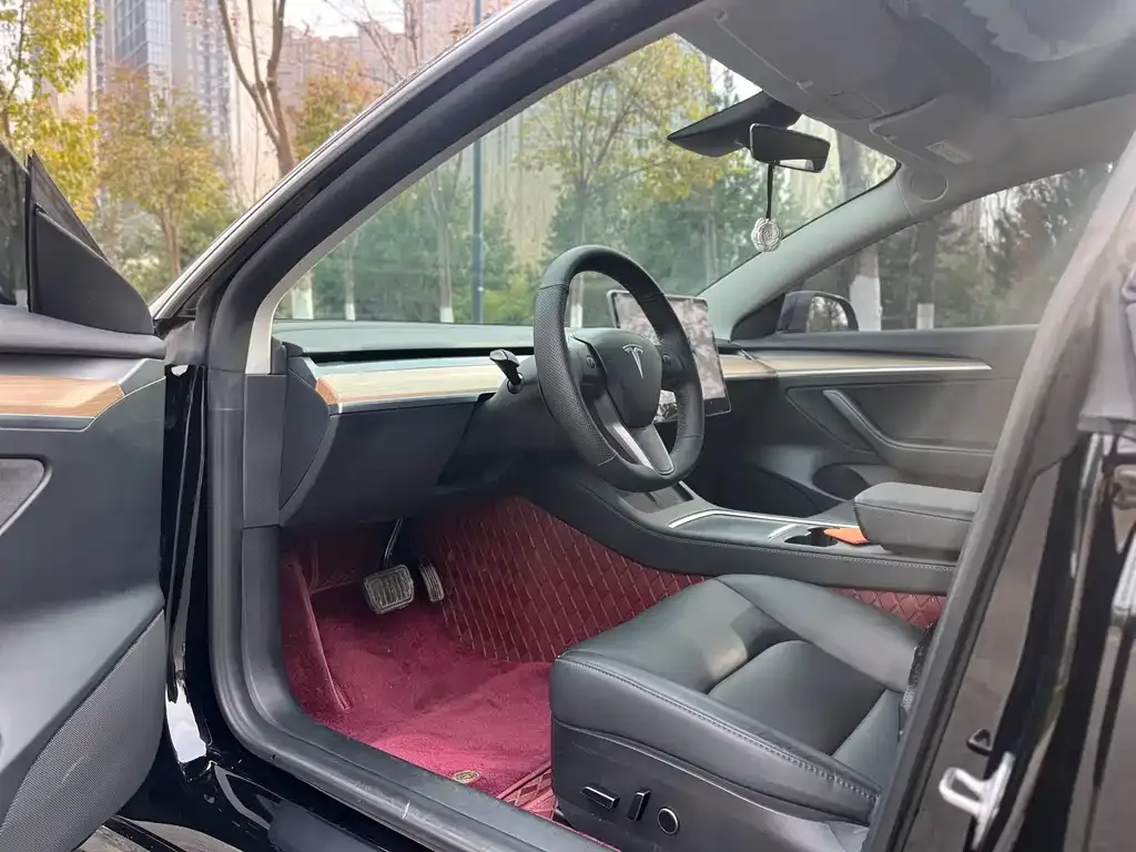 Tesla Model 3 — фото 3