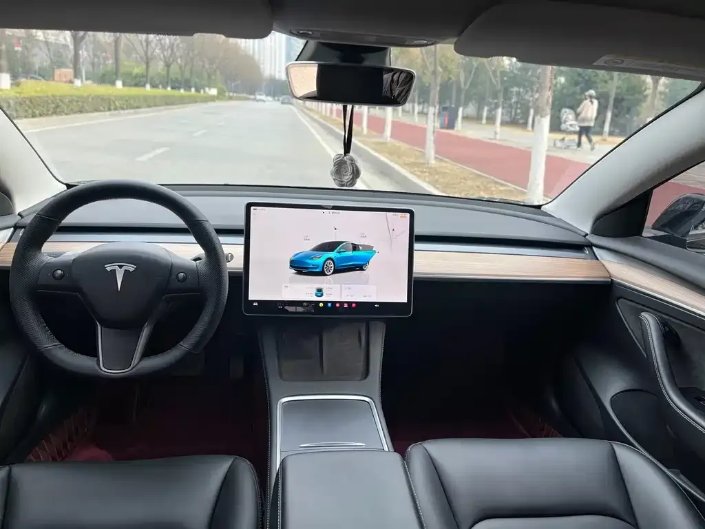 Tesla Model 3 — фото 4