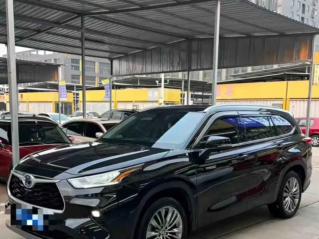 Toyota Highlander — фото 1