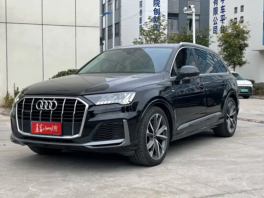 Audi Q7 — фото 1